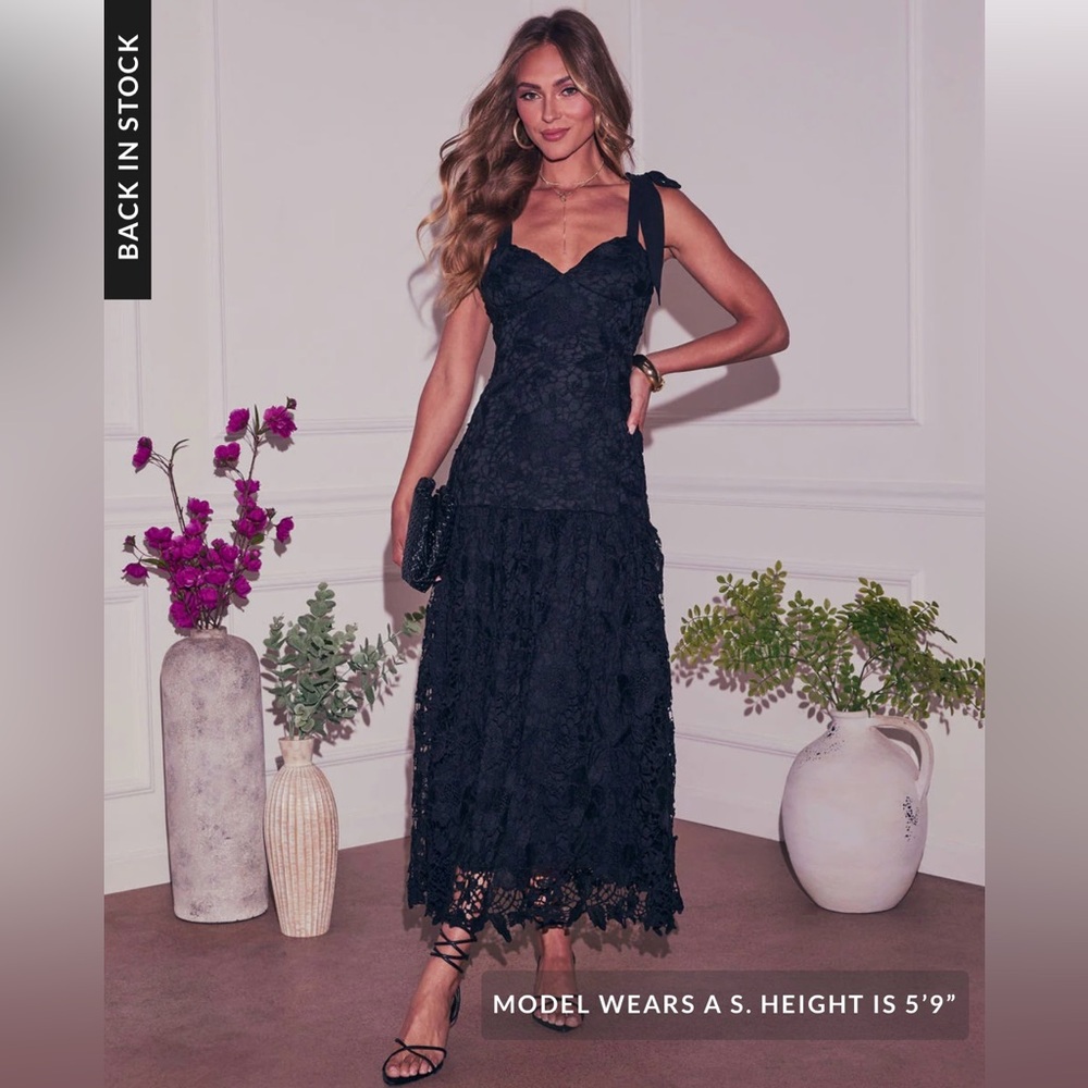 Morticia Lace Sweetheart Neckline Maxi Dress